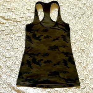 Lululemon camo tank size 6